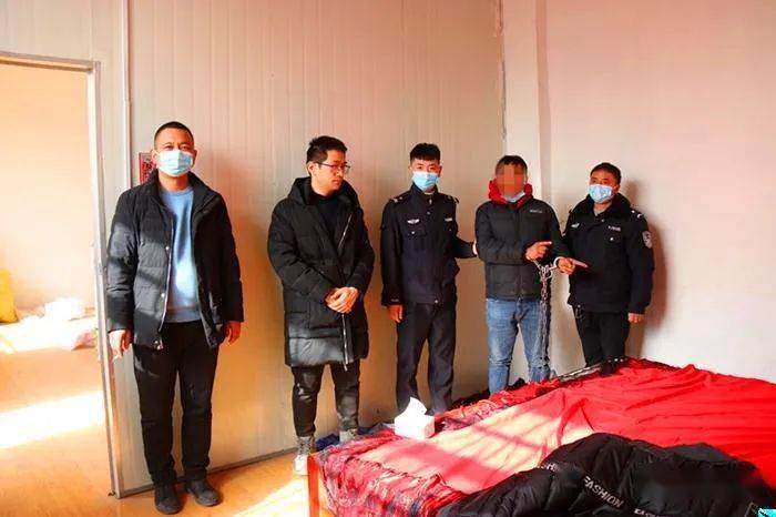 ‘太阳成tyc7111cc’
东明警方押解3名犯罪嫌疑人公然指认现场(图5)