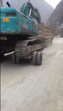 
GIF搞笑段子：图片只支持当地上传 岂非外地的不行吗【太阳成集团tyc7111cc】(图2)