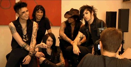 汽车圈比惨大会 有家企业净利润被腰斩【太阳成集团tyc7111cc】(图2) 太阳成tyc7111