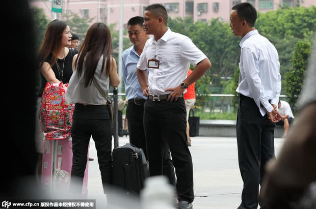 妇产科男医生查房引产妇丈夫不满遭殴打骨折:太阳成tyc7111cc(图2) 太阳成tyc7111cc